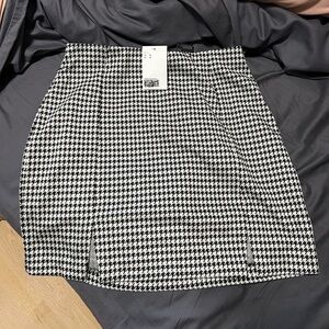 NWT H&M checkers skirt size small